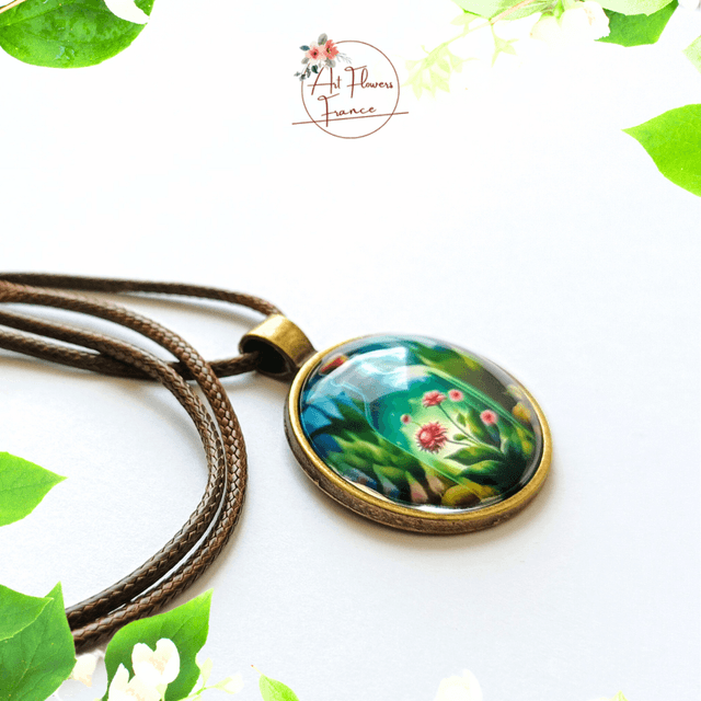 Collier illustré - Petite bouteille avec des fleurs