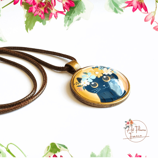 Collier illustré - Chaton avec des fleurs