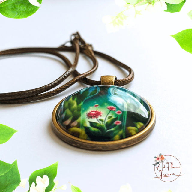 Collier illustré - Petite bouteille avec des fleurs