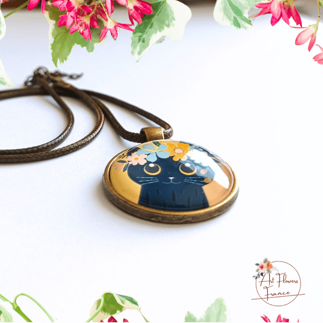 Collier illustré - Chaton avec des fleurs