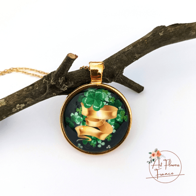 Collier illustré -  Bonne fortune et de bénédiction