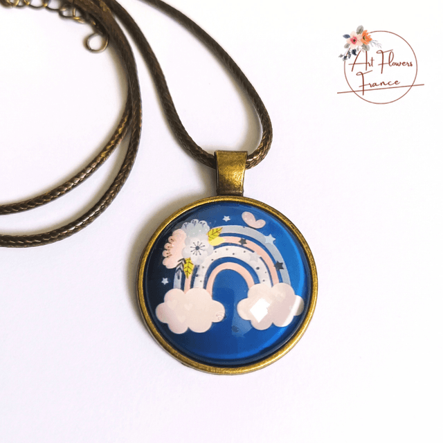 Collier illustré - Arc-en-ciel